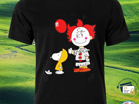 Squadgifts - Peanuts charlie brown pennywise and snoopy it movie costume halloween shirt