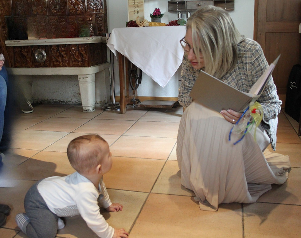 Zeremonienleiterin mit Herz - freie Taufe