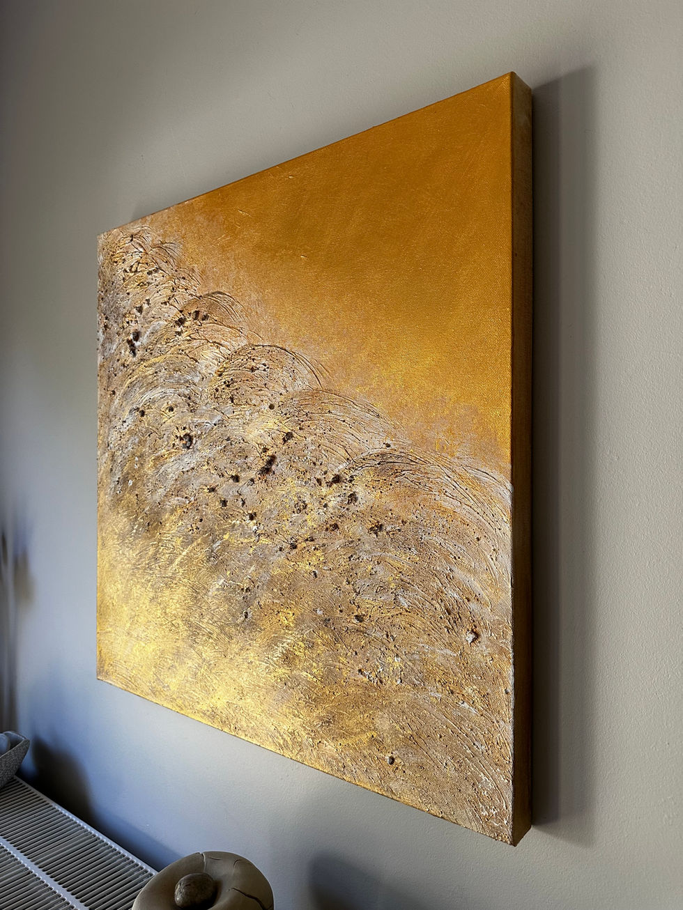 Schilderij: "Golven..." (acryl en klei) ontworpen door Hanne Vanvoorden.