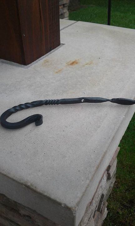 Leaf coat hook with twist and scroll