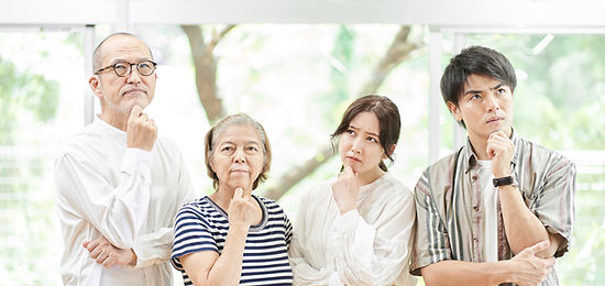 家族で考える様子