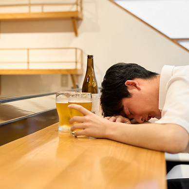 ビールで酔った男性