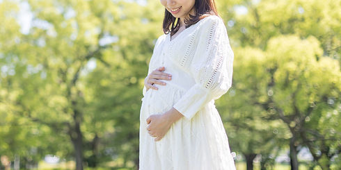 新緑と妊婦