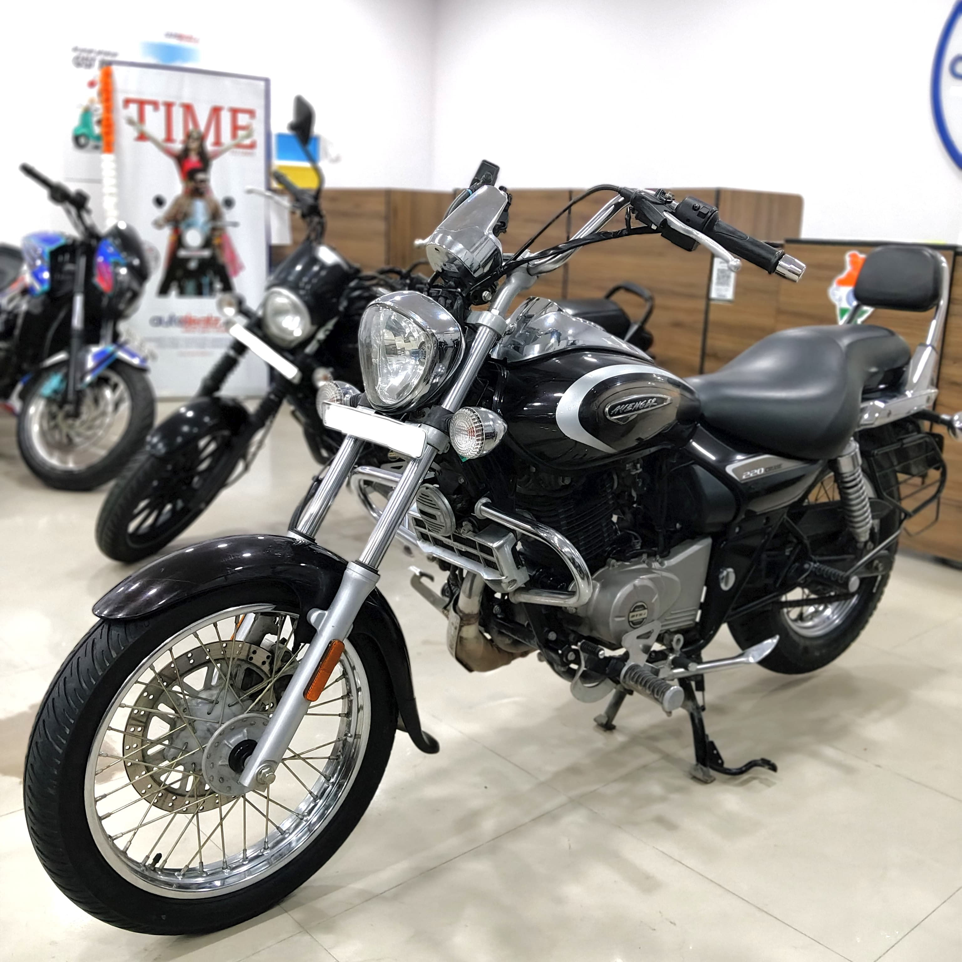Bajaj Avenger 220 Cruise ABS BS6 (GBW)