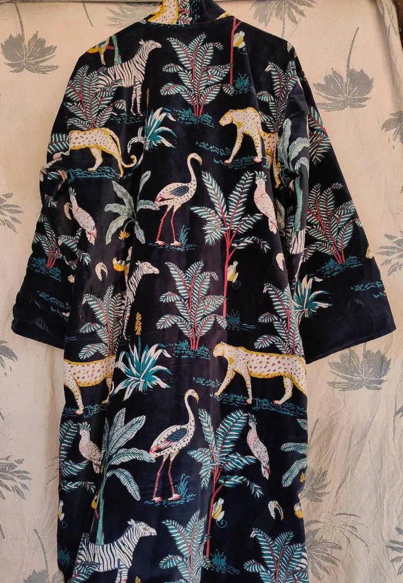 Thumbnail: Black Jungle Print Velvet Kimono Robes Women Bridesmaid Robe