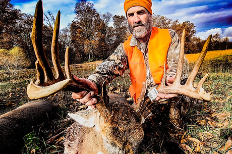 Illinois whitetail deer outfitter trophy buck harvested with JM Outdoor Ops
