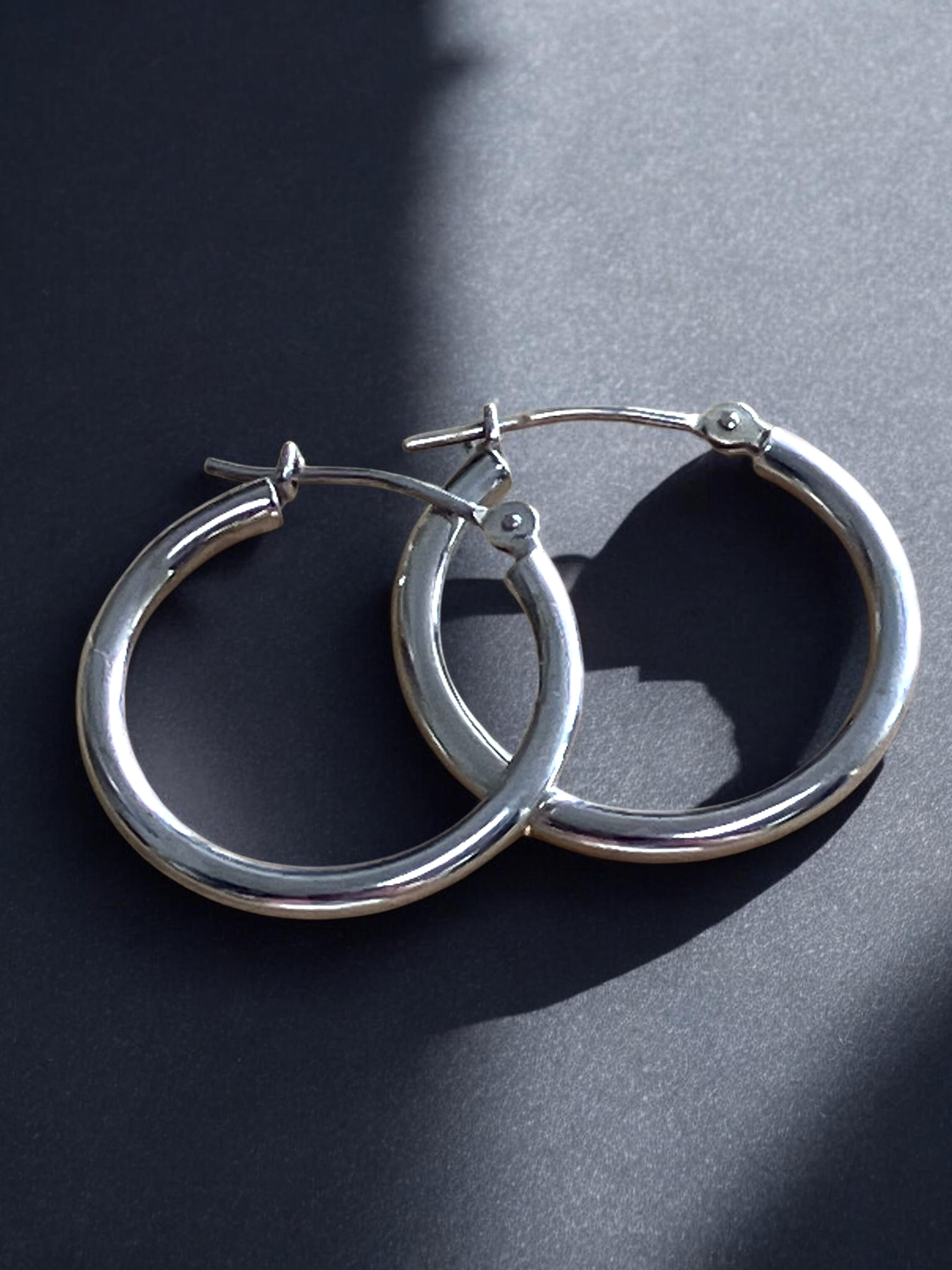 14K White Gold Small Hoops Earrings