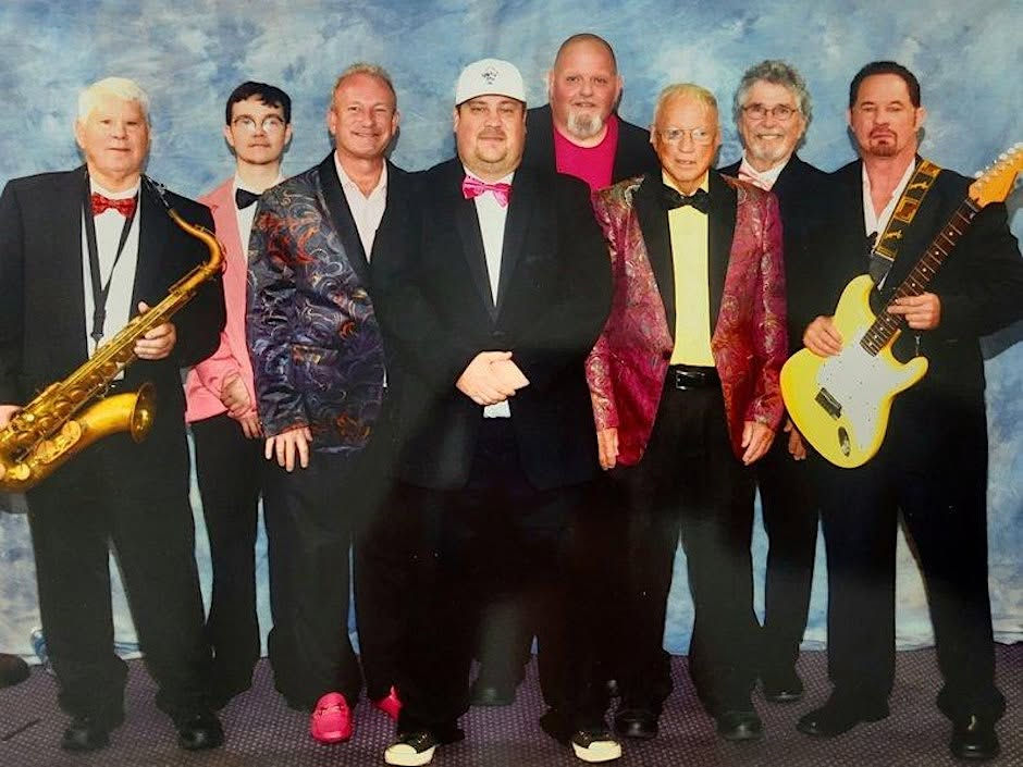 Live Music: The Pink Slips Band