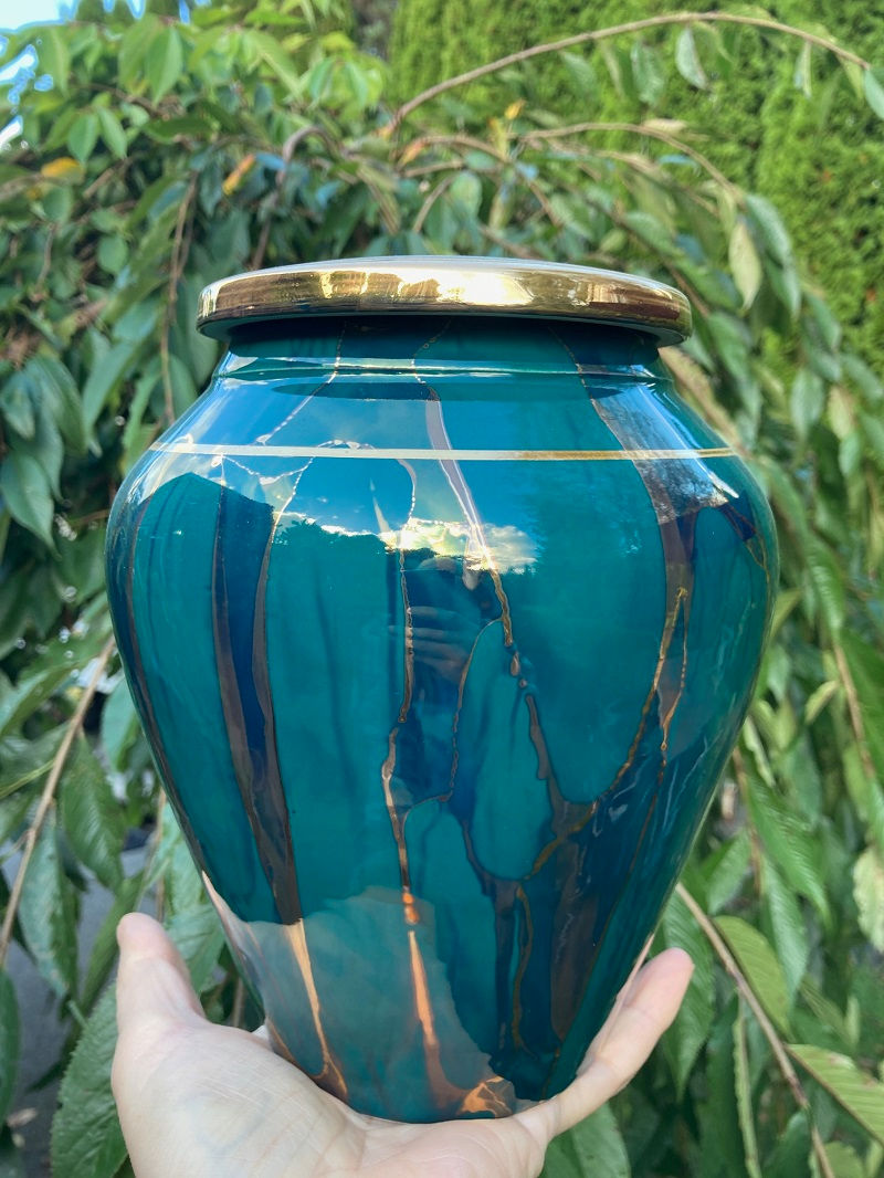 Thumbnail: Large Ceramic Cremation Urns (180 cubic inch)