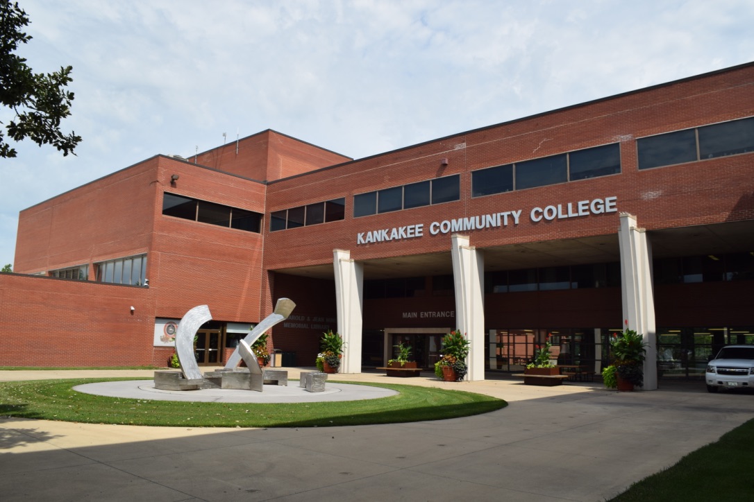 2 year colleges. Комьюнити колледж в сша. Люди в университете. 2 year colleges. 2 year colleges.