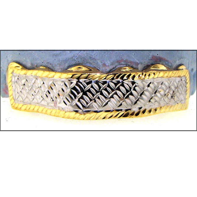 Diamond Cut Bar Grill in 18K