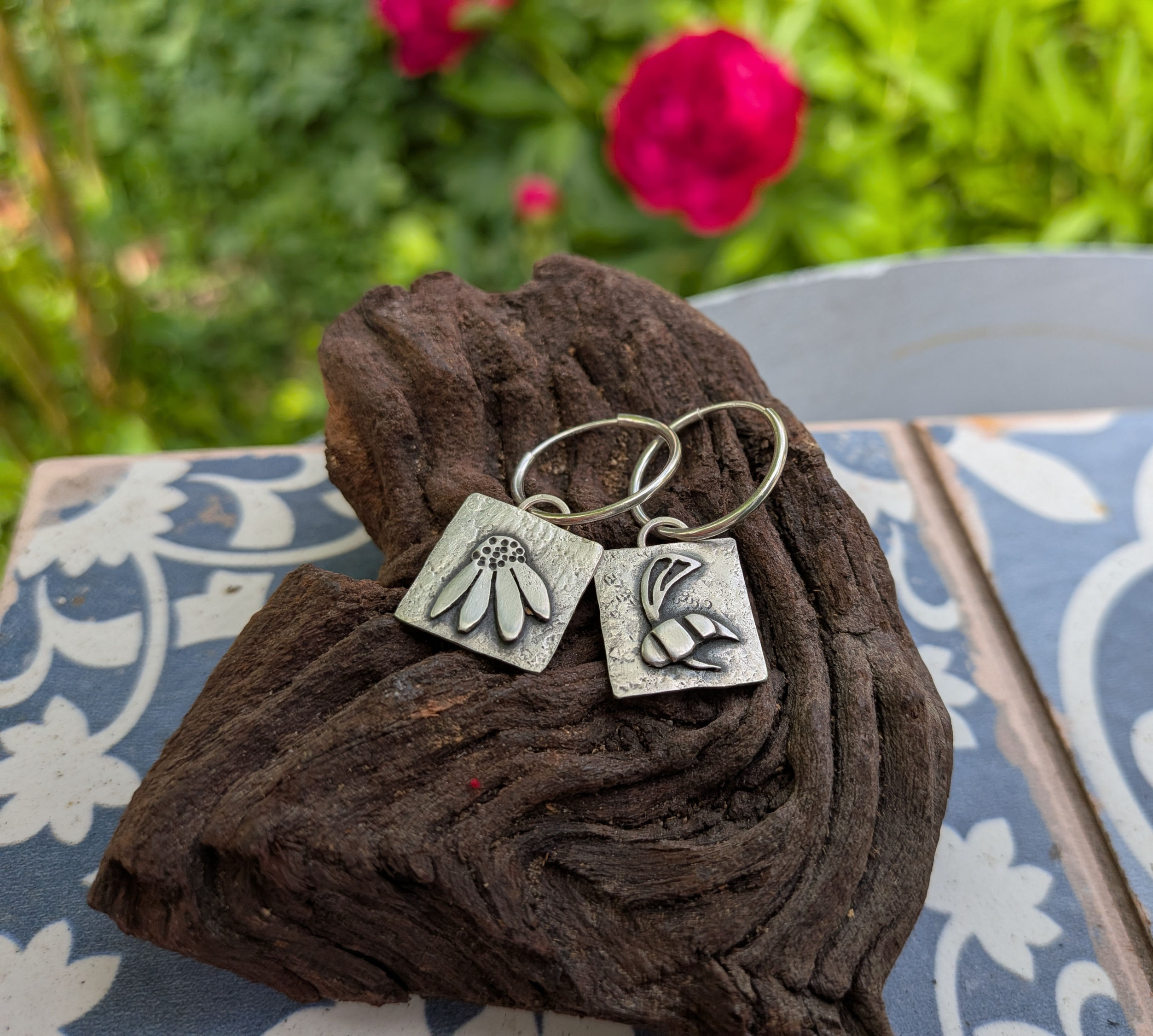 Flower & Bee silver earrings