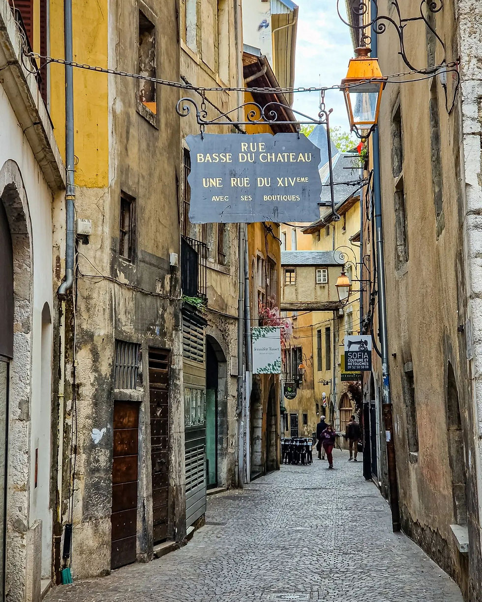 Journée à Chambéry : La rue basse du chateau