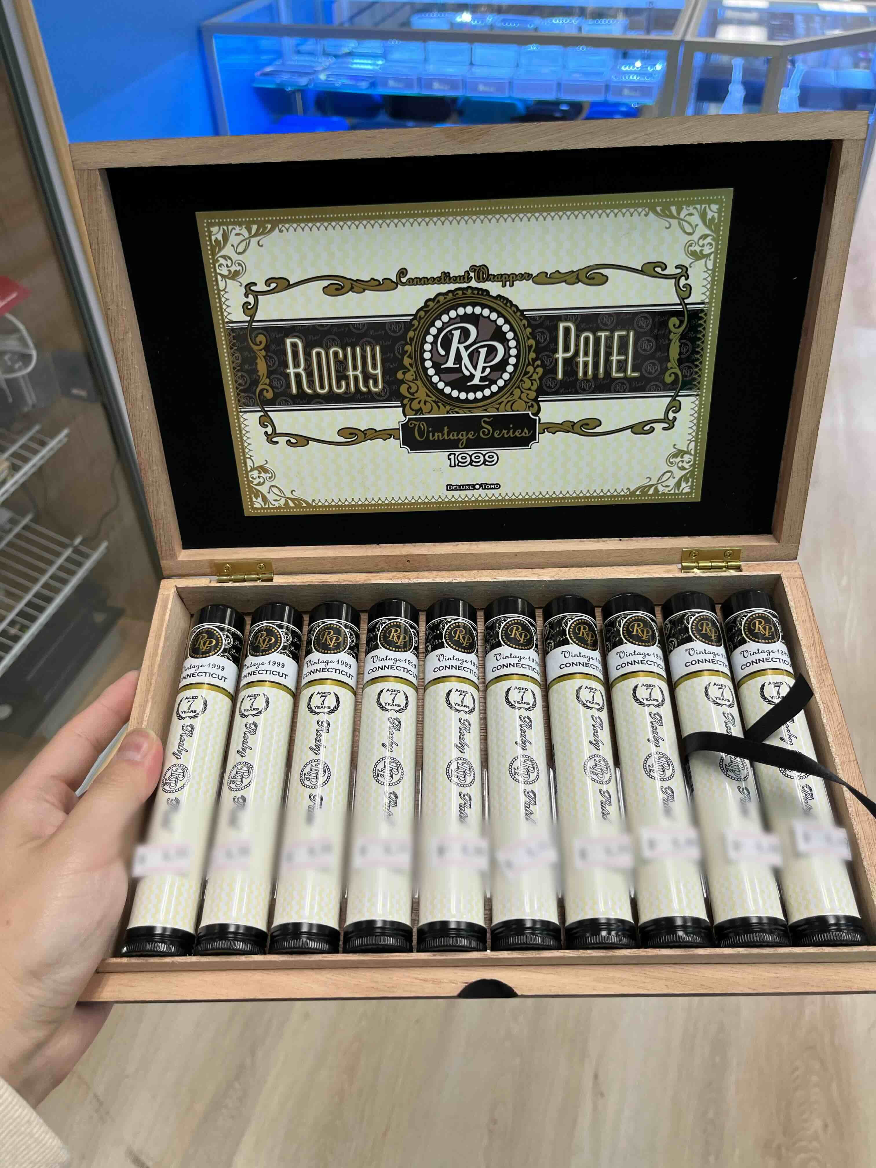 Premium Cigar-RP Vintage 1999 Deluxe