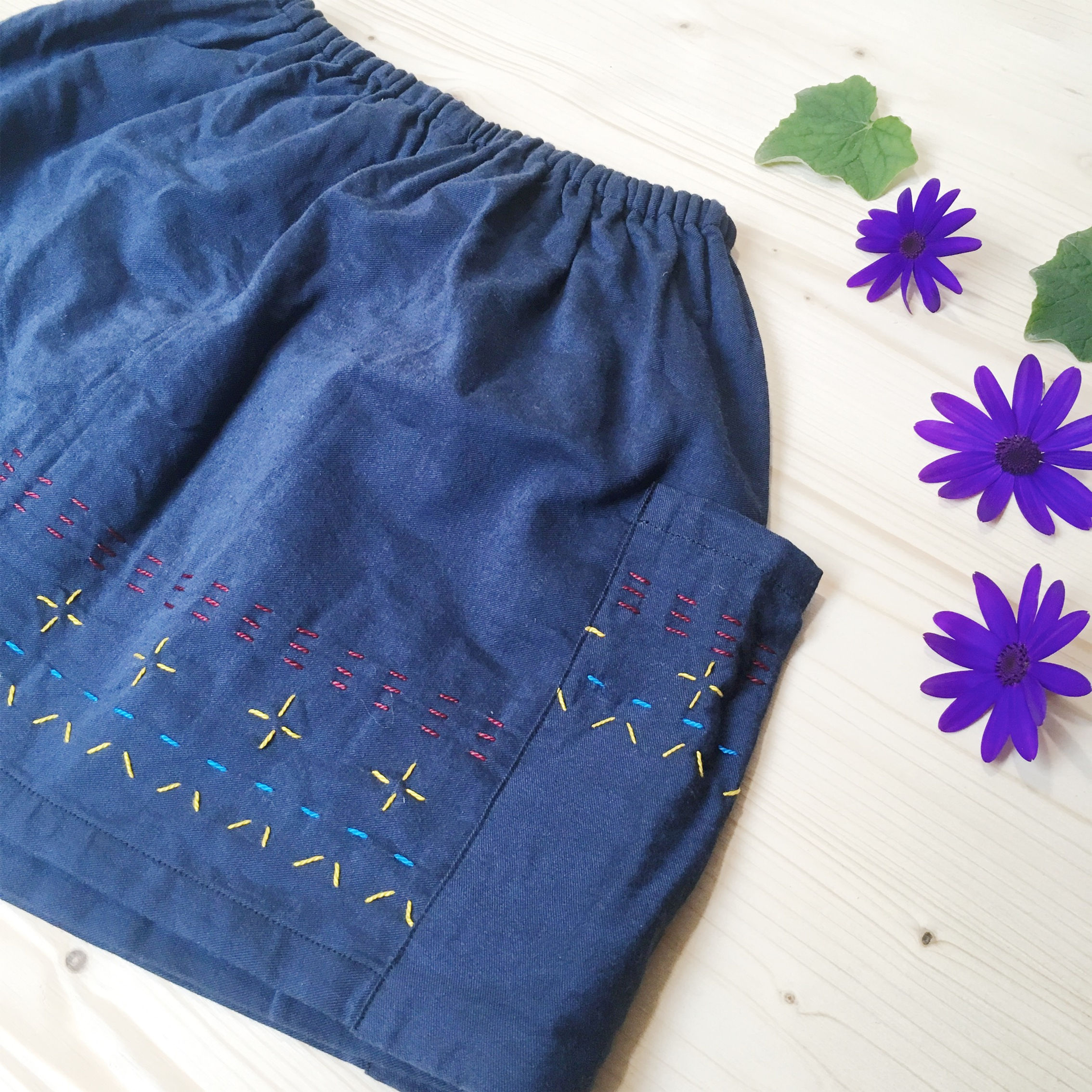 PHOLIOTE version personnalisable - La jupe mi-longue brodée-main