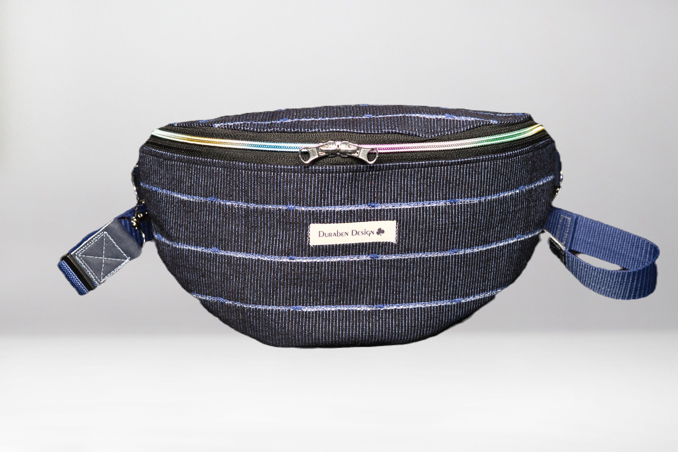 blaue Bauchtasche Vorderansicht