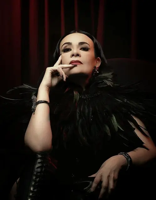 Mistress Natasha Müller in Femdom Royalty international magazine.