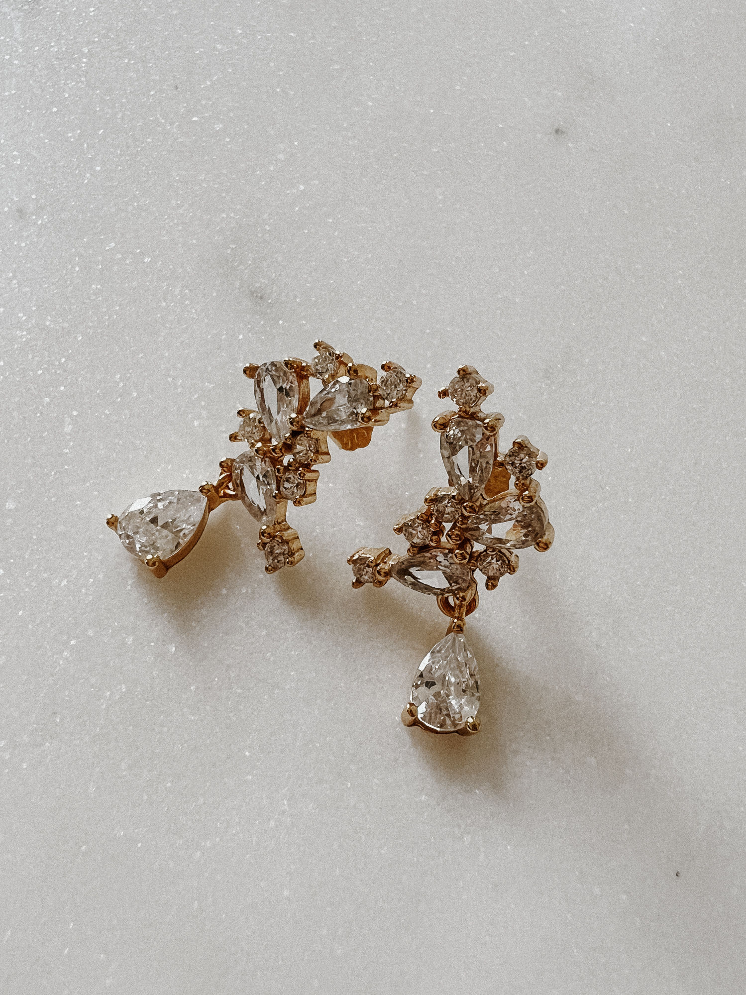 Feine Ohrstecker (Sterlingsilber 14K vergoldet mit Zirkoniasteinen)