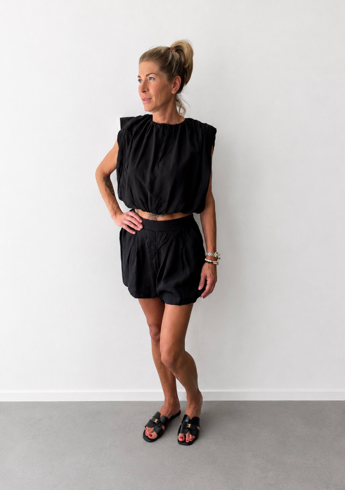 Cropped Black