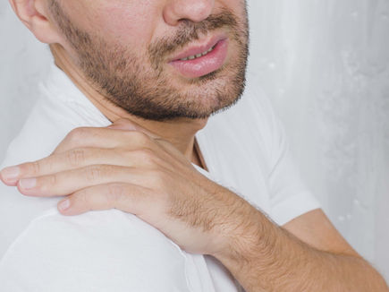 homme douleur épaule