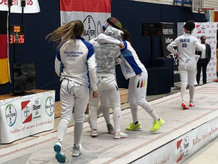 Bericht: Team-Gold und Doppel-Bronze für Degenfechterinnen bei der DJM