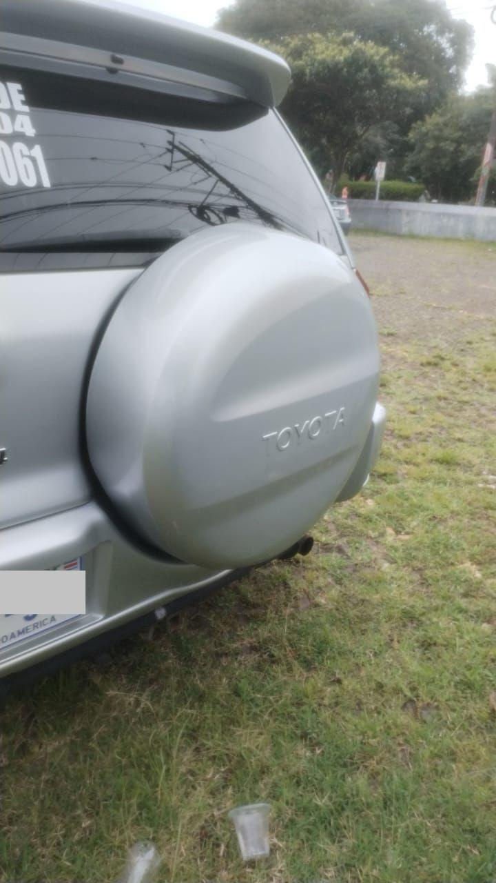 Miniatura: Toyota RAV4 2004