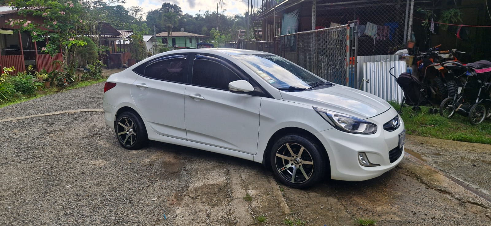 Hyundai Accent Blue 2014