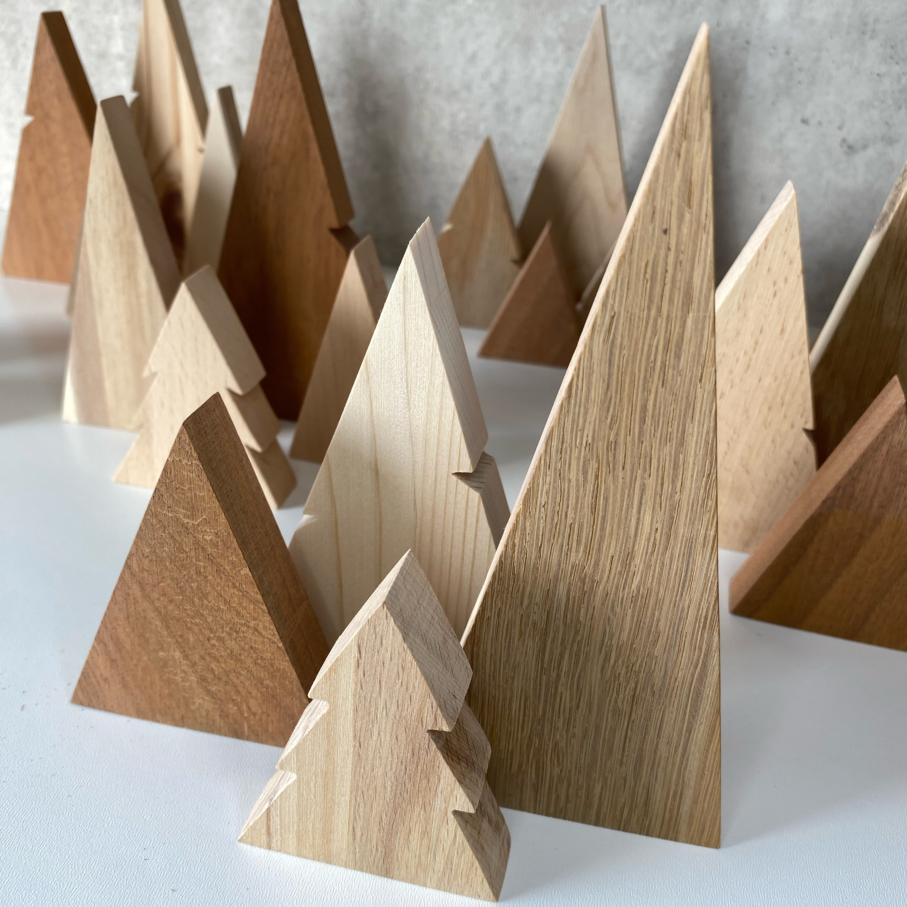 4er Set Dekobäume aus Holz, kleine Holzbäume, Weihnachtsbäume