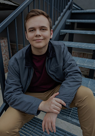 MicahDavisSenior-2025_0494_edited.jpg