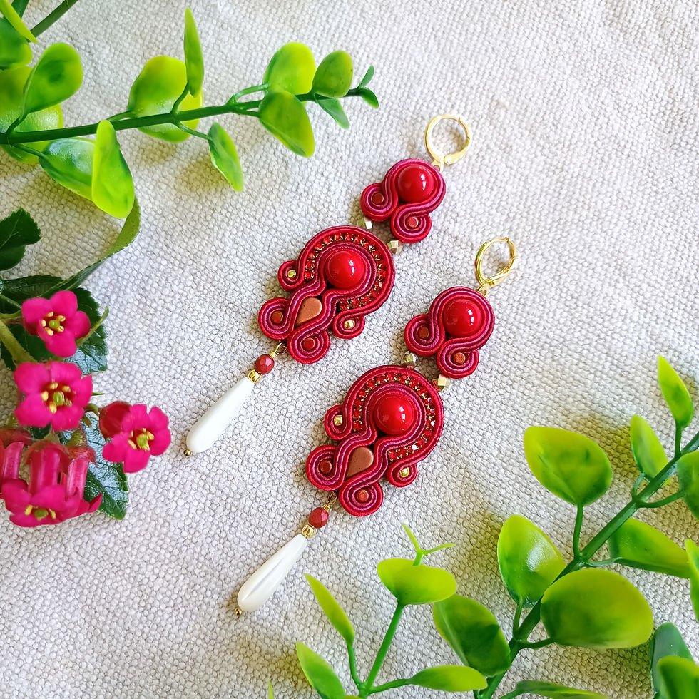 Miniature : Boucles d'oreilles brodés. Modèle Laila. Rouge, rose, bordeaux.