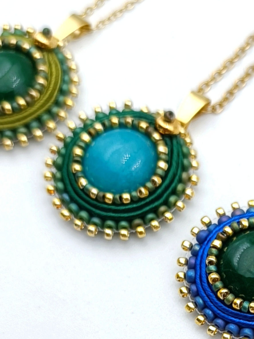 Miniature : Pendentifs Colorés, Pierre naturelle. Soutache.