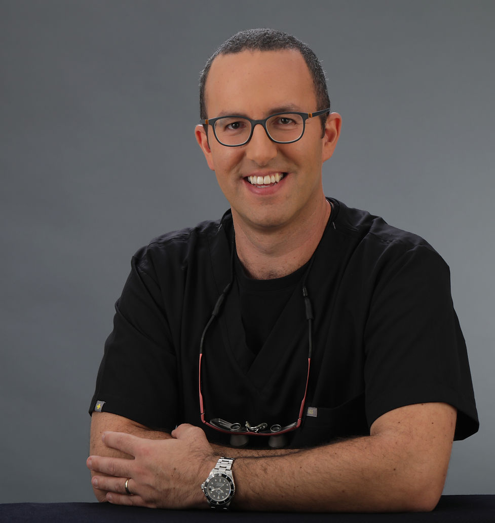 ד״ר רוני דק - מומחה לטיפולי שורש