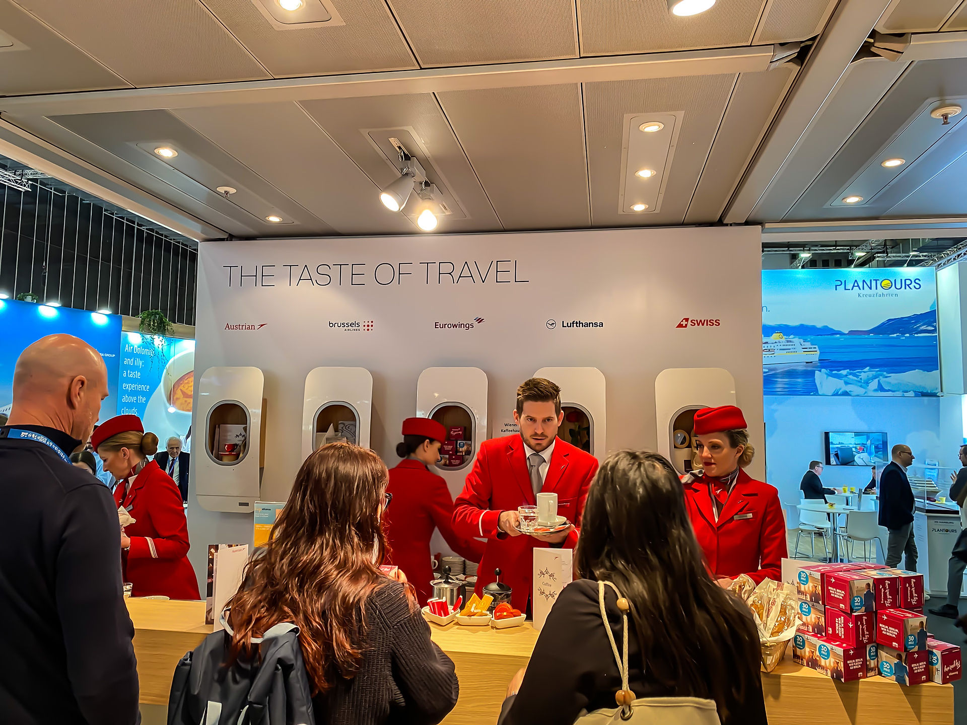 The Taste of Travel während der ITB 2023, eine Bar mit Kaffee und Snacks der Lufthansa Group