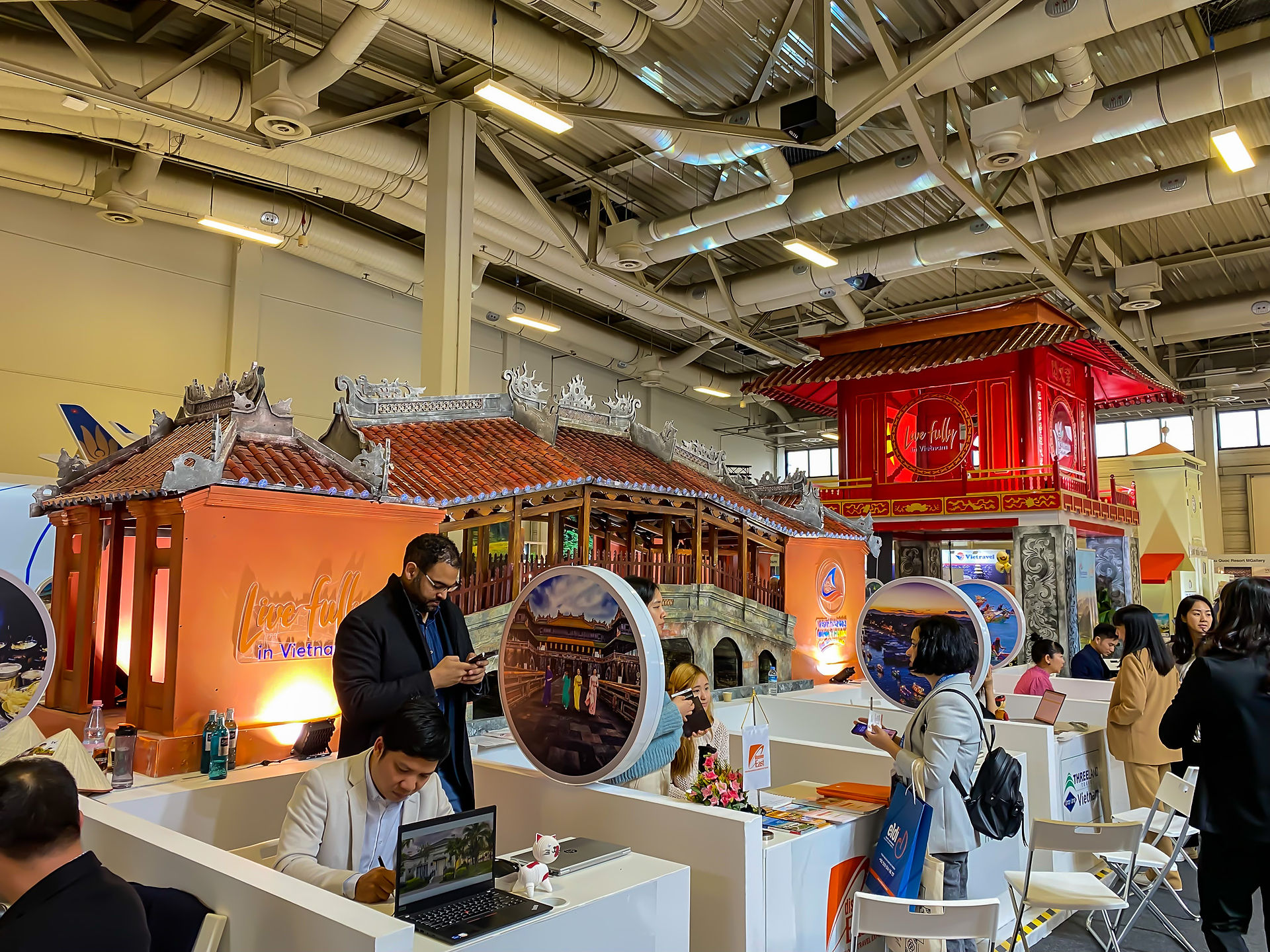 Einige Stände aus dem Land Vietnam während der ITB Berlin