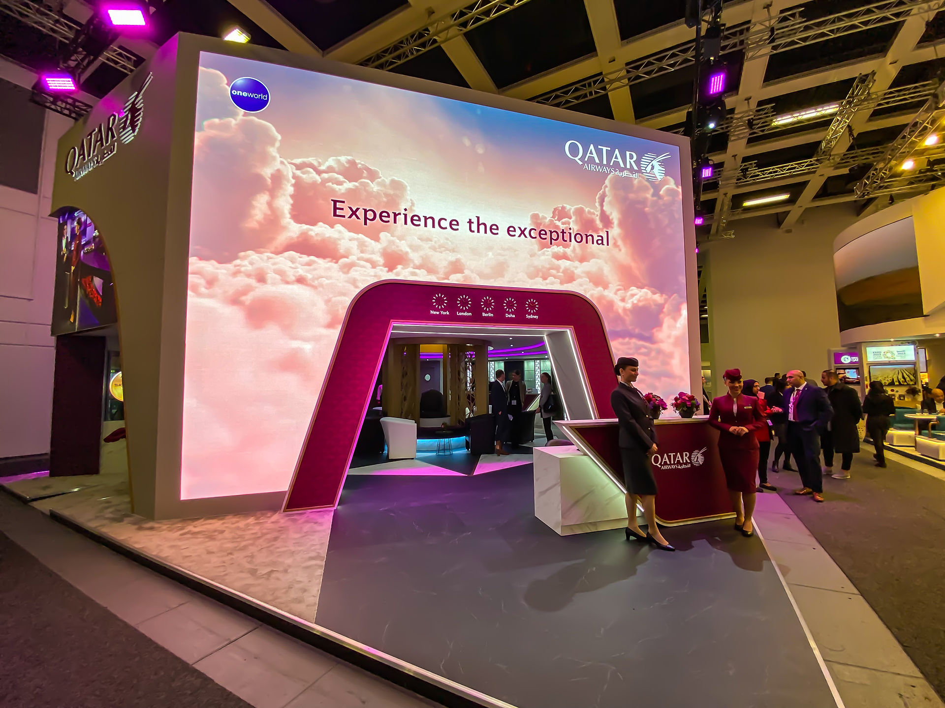 Der Stand von Qatar Airways auf der ITB Berlin 2023