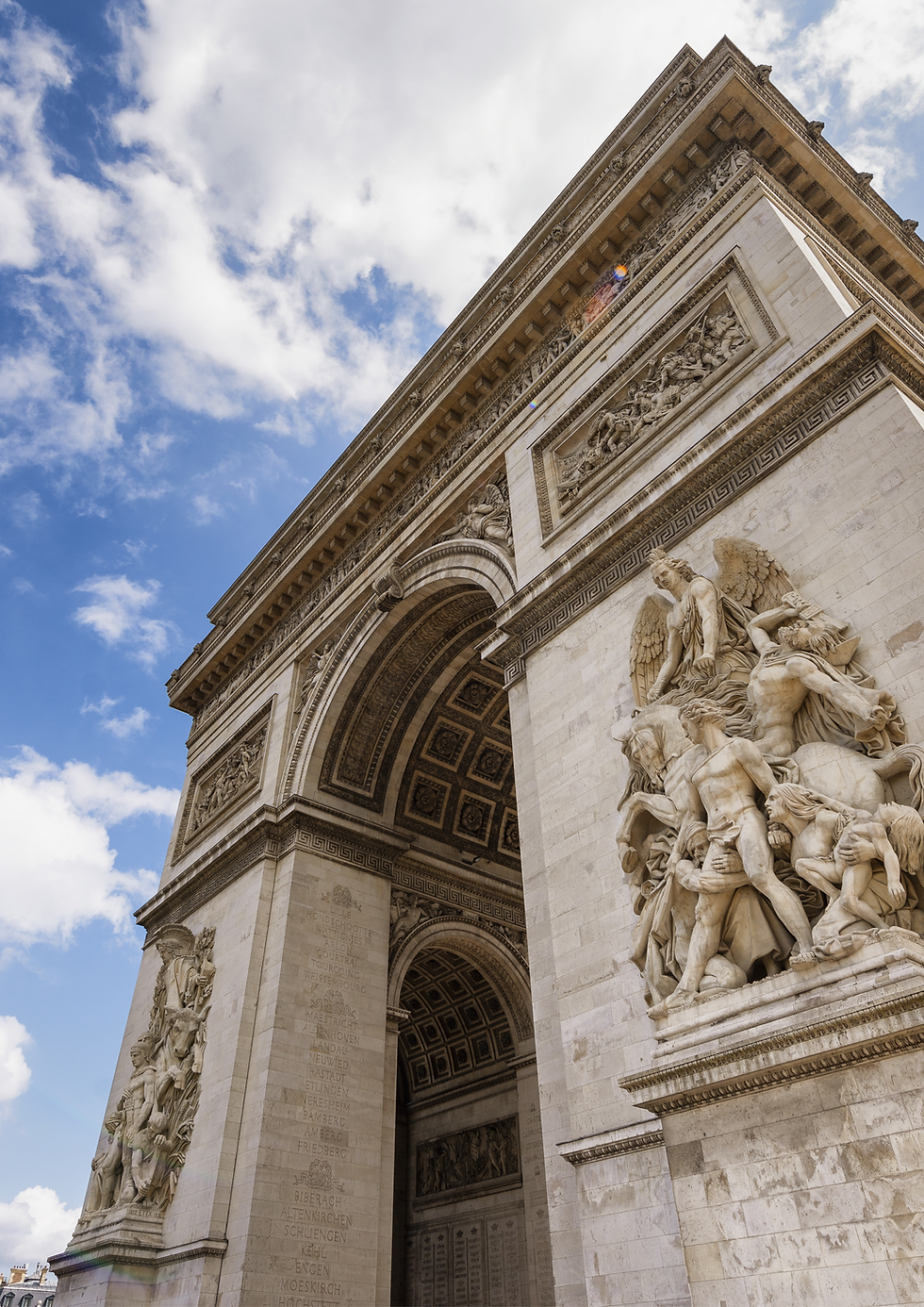 Une photo de l'Arc de triomphe à Paris
