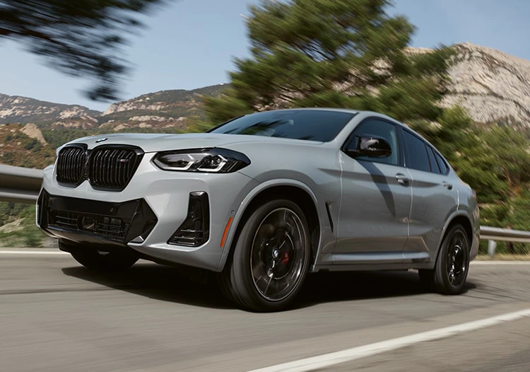 BMW-MY23-X4-Overview-Performance-02-Mobile.webp