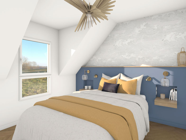 Décoratrice d'intérieur Nantes Vannes. Chambre lumineuse avec une vue sur le jardin arboré, une tête de lit de couleur bleu, luminaires en verre et laiton, tablettes de chevet en cois de chêne clair, livres, bougie et papier peint avec un paysage en noir et blanc, une parure de lit en lin couleur beige et jaune.