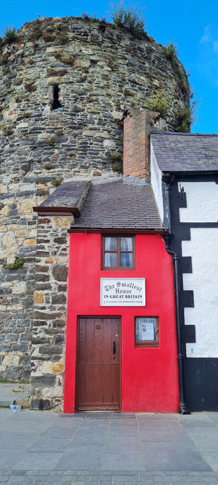 Smallest House in Britain, Conwy Tours, Conway Tours, Conway Guided Tours, Conwy Guided Tours, Conwy walking Tours, Conway walking tours, Conwy history tours