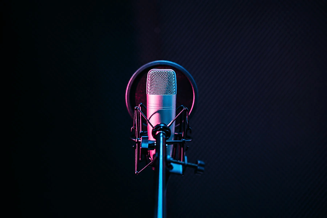 studio-microphone-pop-shield-mic-empty-recording-studio_43263-2762.png