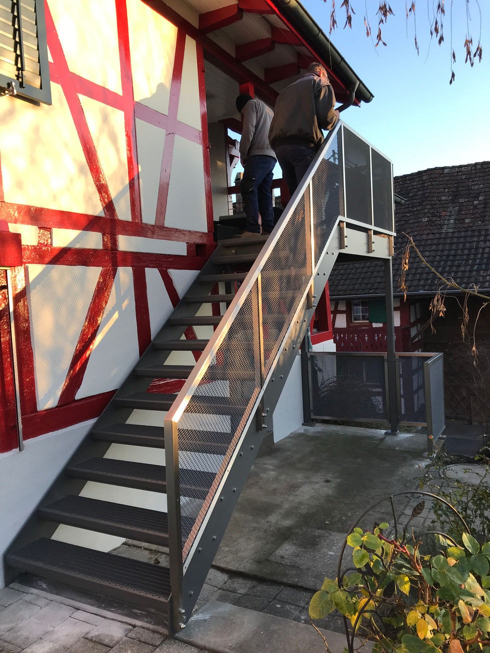 Aussentreppe mit Streckmetallgeländer