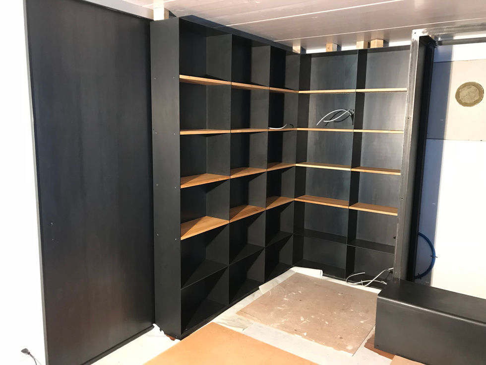 Bücherregal