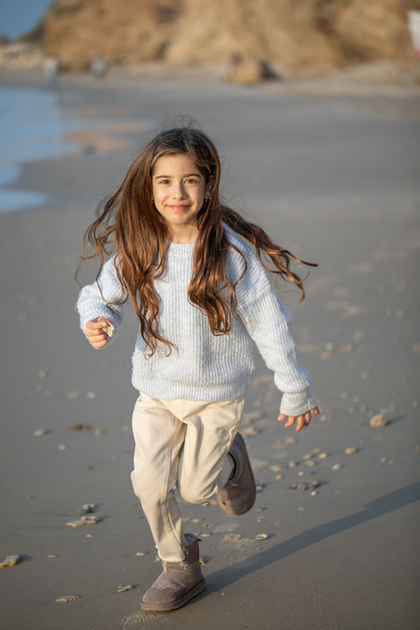 צילומי ילדים וזכרונות ילדות בחוף ים חורפי של פיטר בורובוק