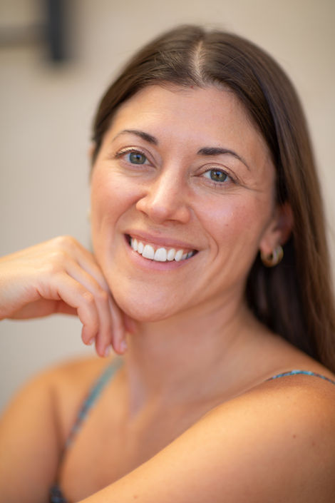 פיטר בורובוק - צילומי נשים בלוקיישנים שונים
  בטבע ובסביבה בתאורה טבעית.