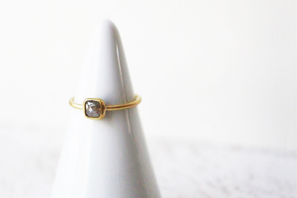 תמונה ממוזערת: 14k Gold Square Gray Diamond Ring