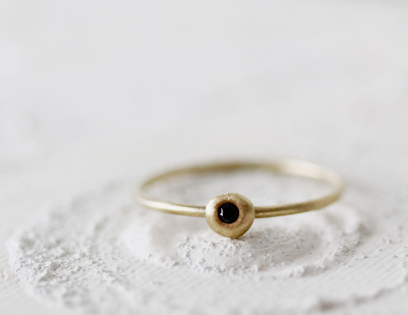 טבעת פוף משובצת יהלום שחור #2