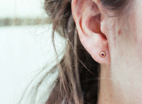 תמונה ממוזערת: עגילי ניט משובצים יהלומים שחורים