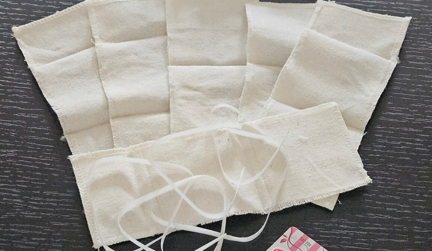 DIY Schmuck-Wickeletui für Reisen - Mit Saumfix zusammenkleben