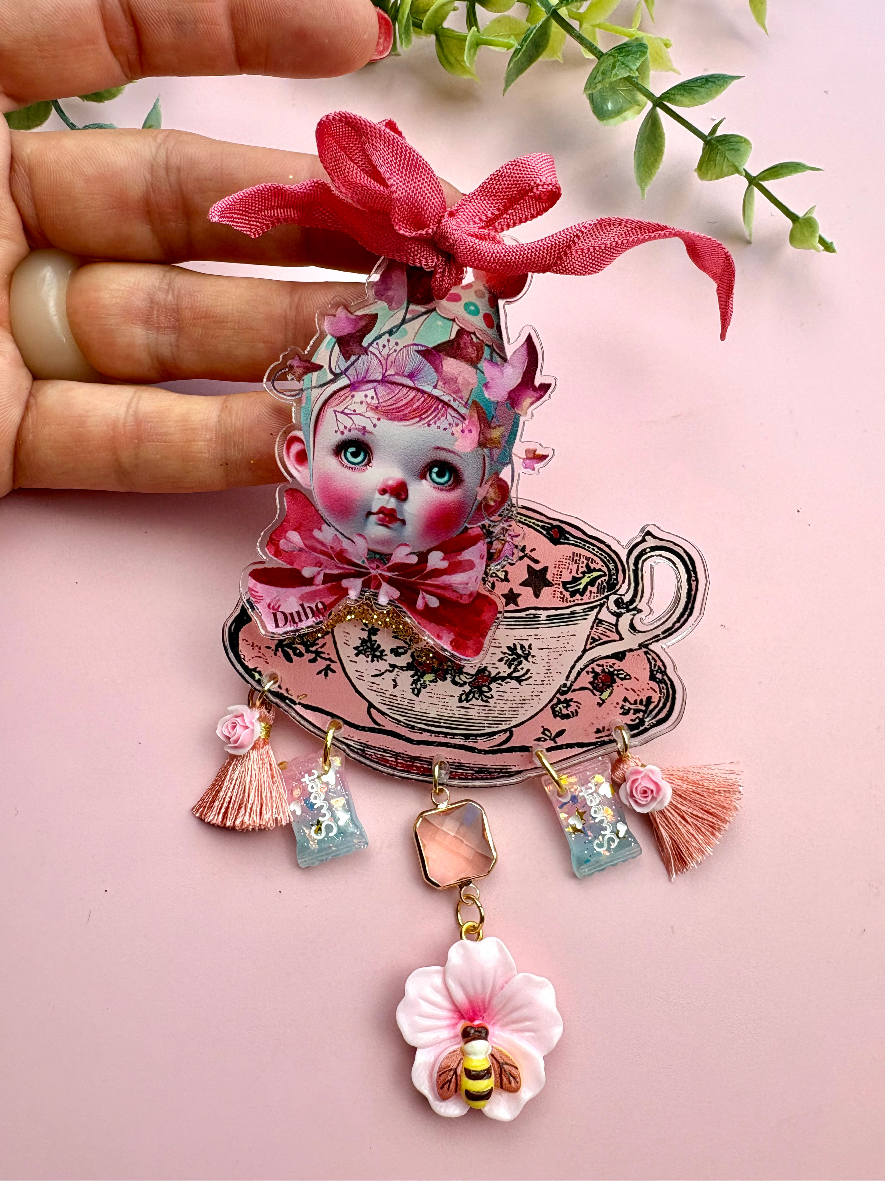 Douce… mais pas fade – pins féerique, kitsch et poétique, pièce unique