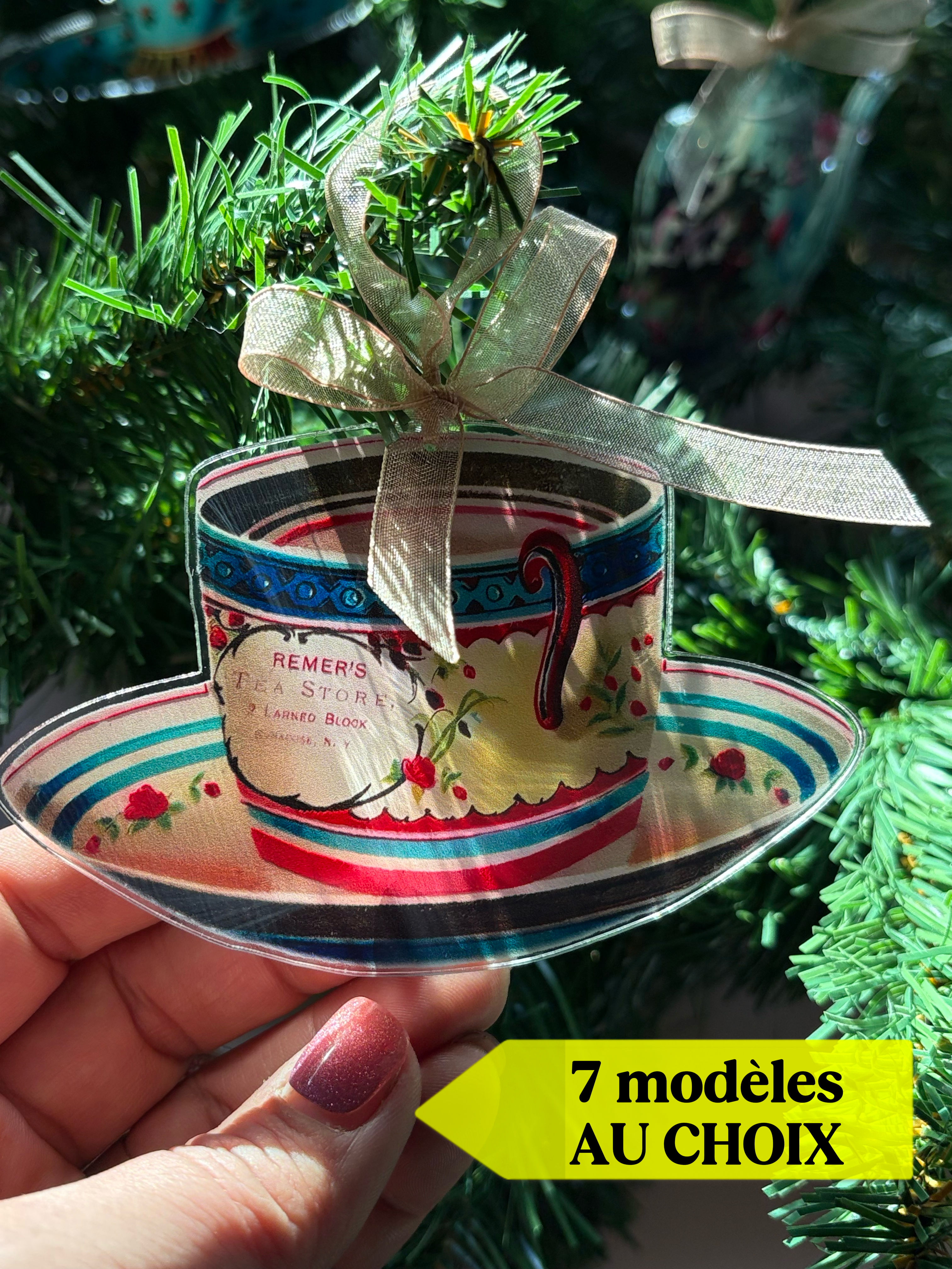 Pampille Acrylique Tasse à Thé – Déco Féerique à Suspendre –  “L’heure du Thé » 